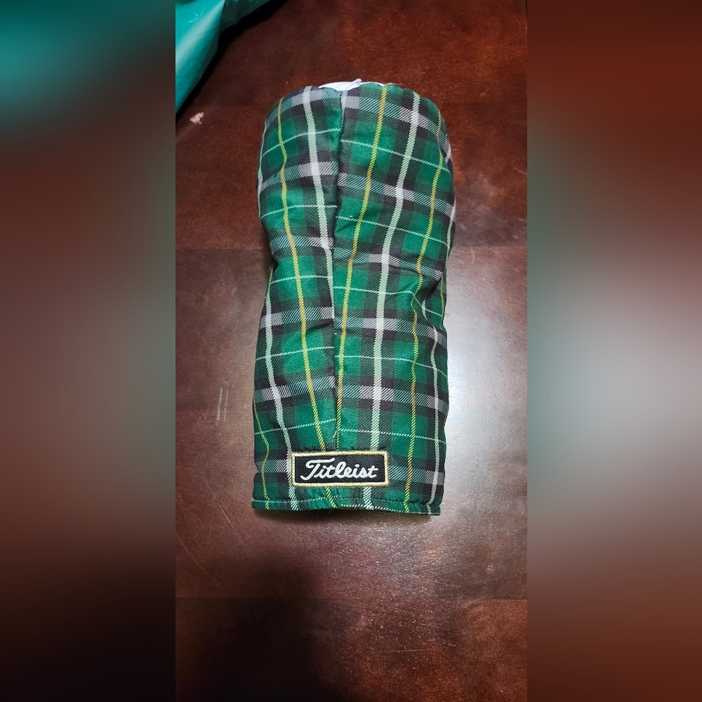 GREAT CONDITION SHAMROCK TITLEIST IRISH 3 LEAF CLOVER GOLF BARRELL HEADCOVER.